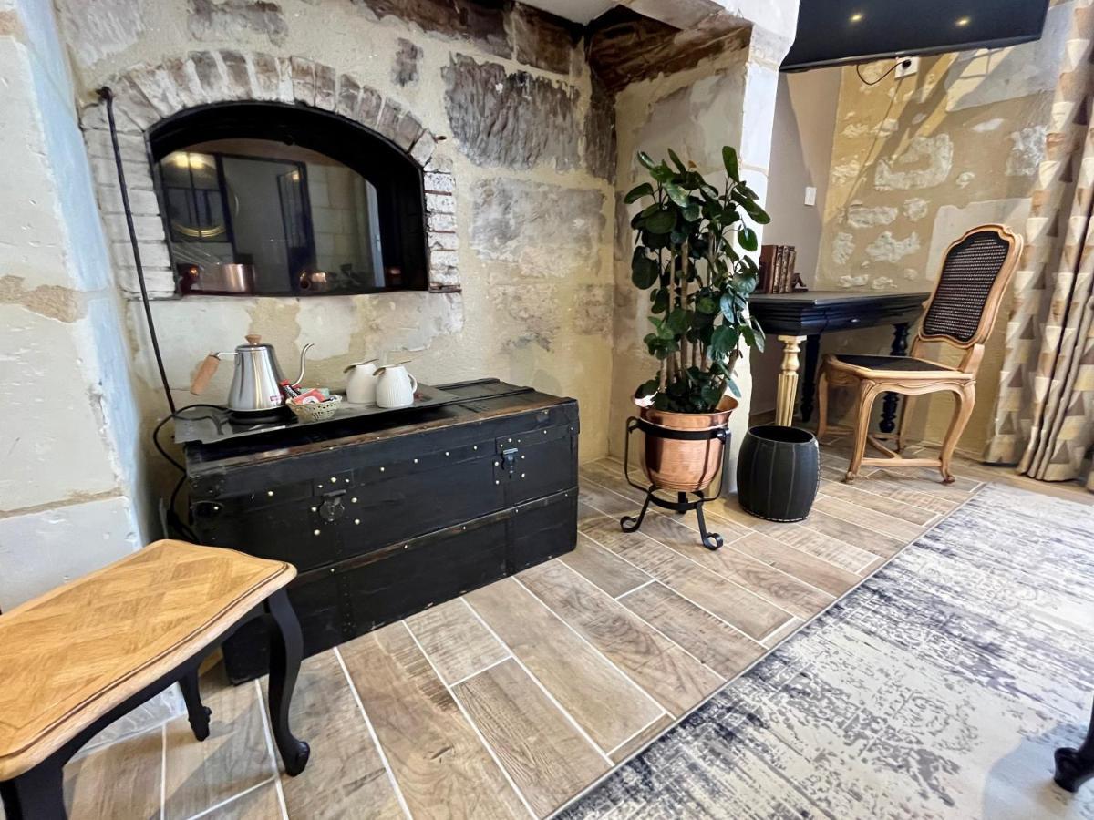 Cave Auger La Maison D'Hotes Restigne Экстерьер фото
